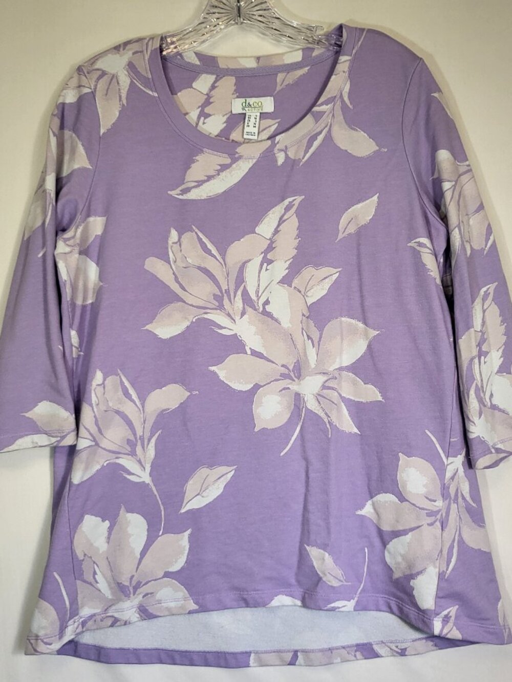 d&co Active Woman's Floral Printed French Terry Hi-Low Hem Top Size Small Lilac